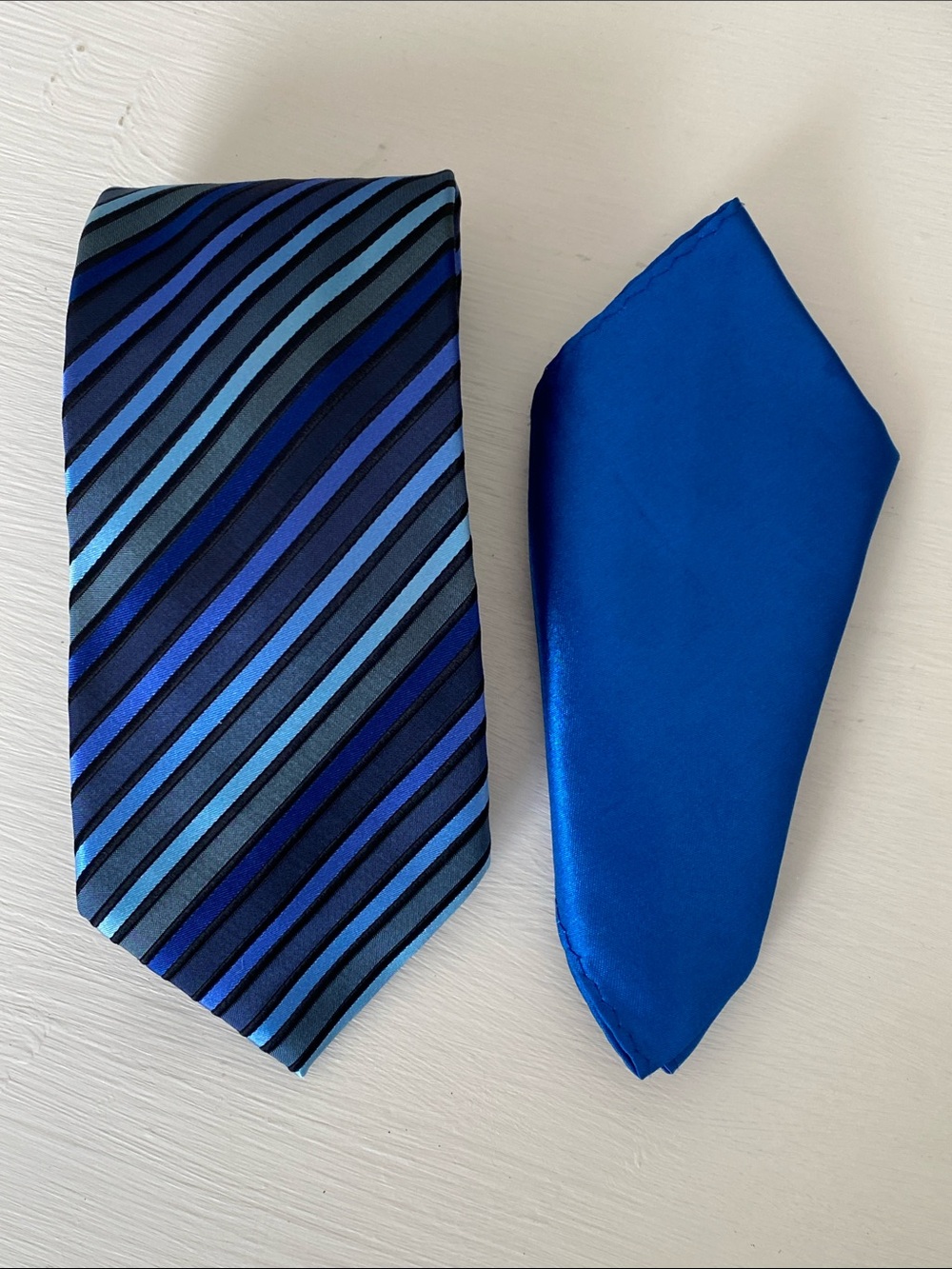 Van Heusen Men's Blue Striped Tie with Pocket Square